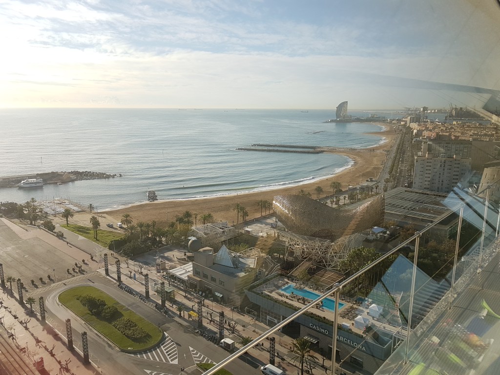 Från kontoret på 21:a våningen i Torre Mapfre vid Port Olimpic